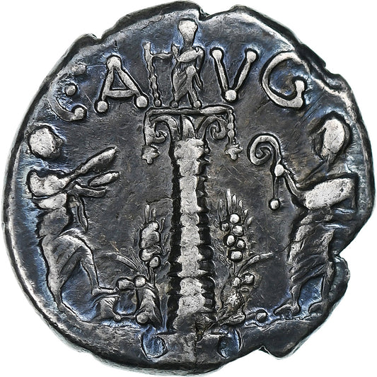 Minucía, 
  
  Denario, 
  
  135 a.C.
